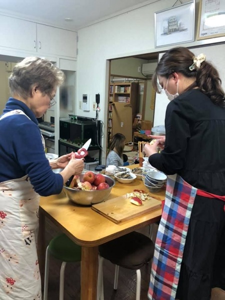 3人での食事作り