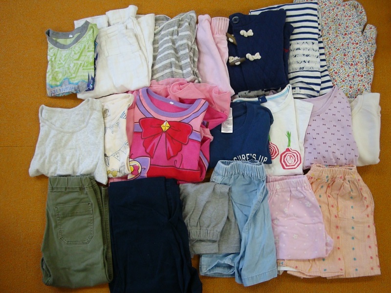 1月のご支援品 子ども服、おもちゃ等