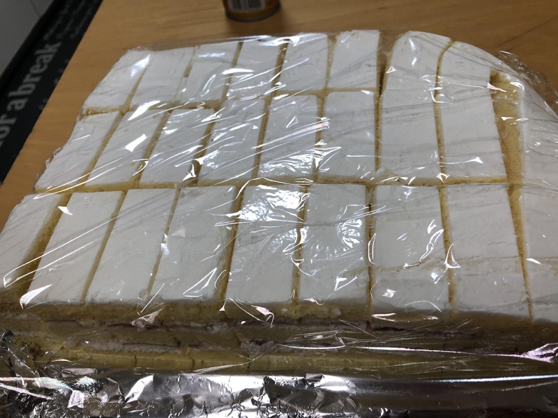 1月のご支援品  ケーキ