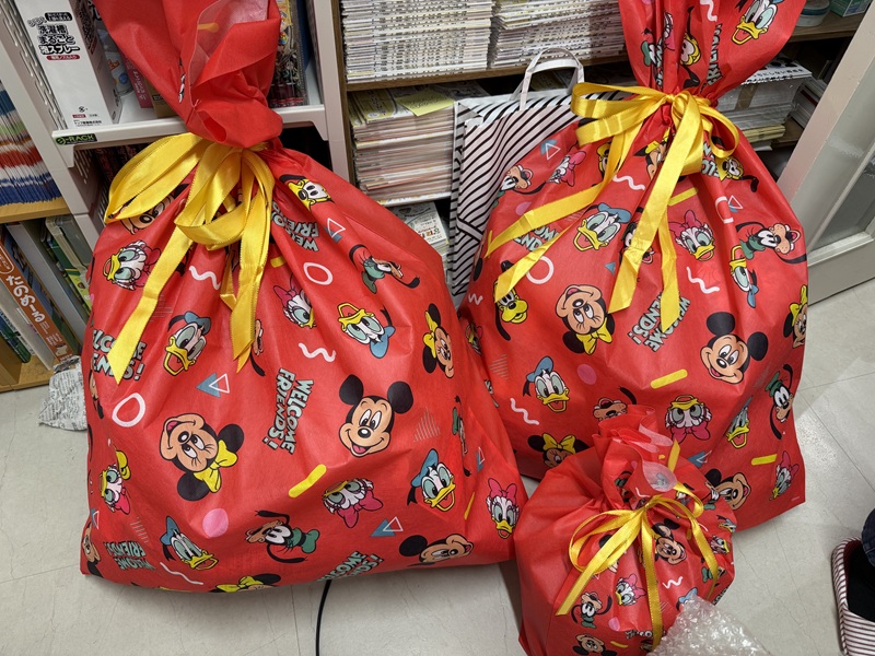 12月のご支援品12/23　お菓子、シール