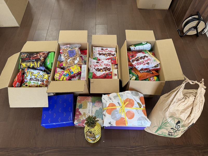 5月のご支援品5/12　お菓子、お米、パイナップル