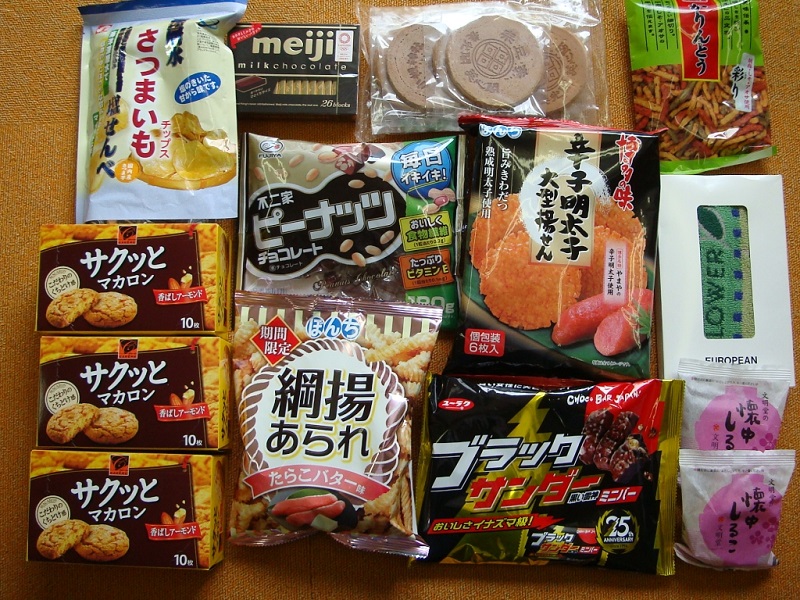 2月のご支援品  お菓子、タオル