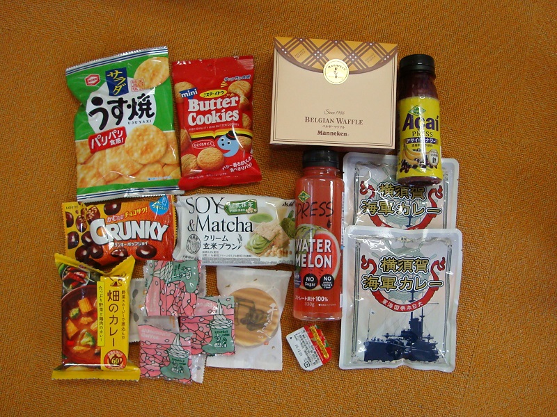 3月のご支援品  お菓子、カレー等