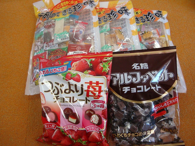 5月のご支援品 5/7お菓子、消毒液等