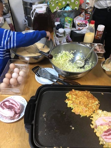 みんなでお好み焼き