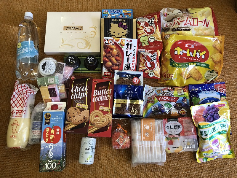 6月のご支援品 6/16お菓子、カレールー等