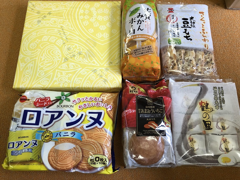 6月のご支援品 6/22お菓子、リンゴ等