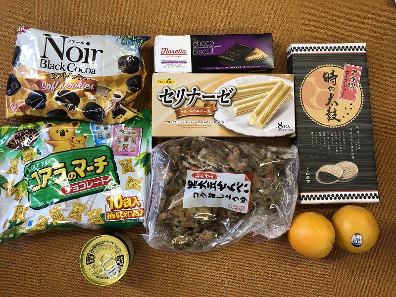 7月のご支援品 7/1お菓子、オレンジ等