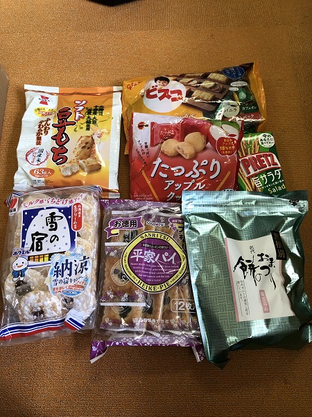 8月のご支援品 8/3お菓子、マスク等