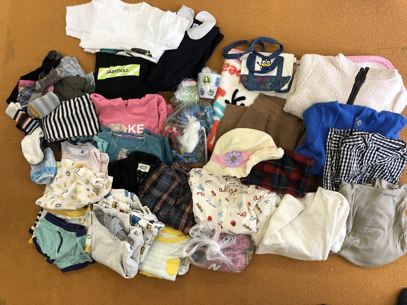 8月のご支援品 8/24こども用服、タオルケット等